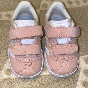 Adidas gazelle sneakers in blush pink